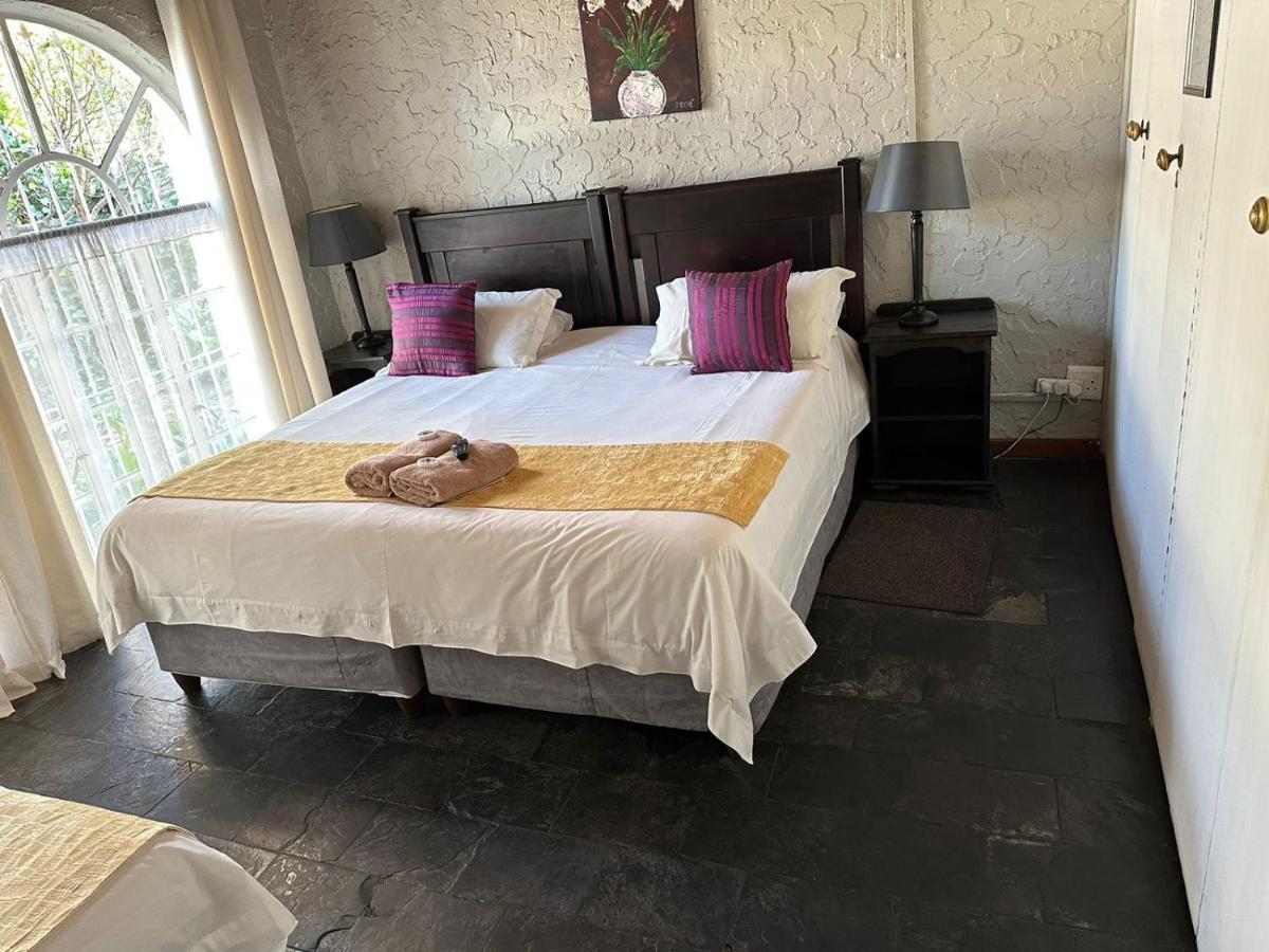 Just Tiffany Guest House & Conference Facility Potchefstroom Buitenkant foto