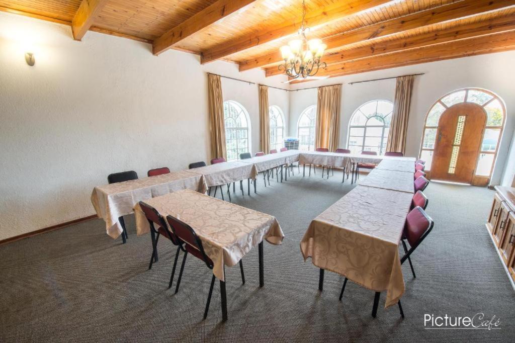 Just Tiffany Guest House & Conference Facility Potchefstroom Buitenkant foto